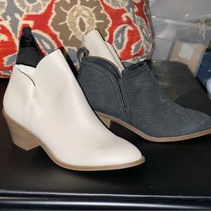 NWOT universal thread booties 2 pair